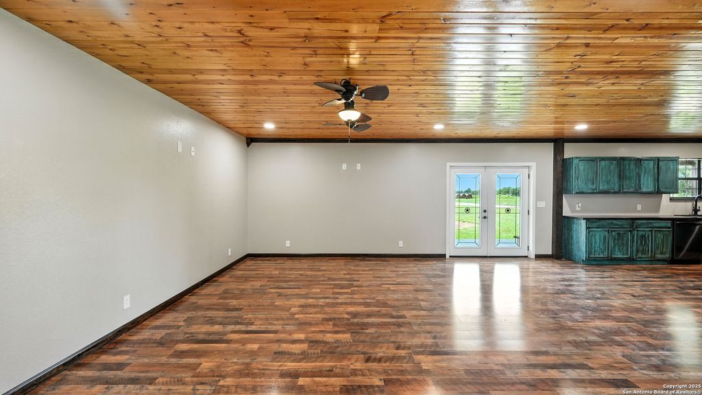 Photo of 1291 Link, Seguin, TX 78155 (MLS # 1886338)