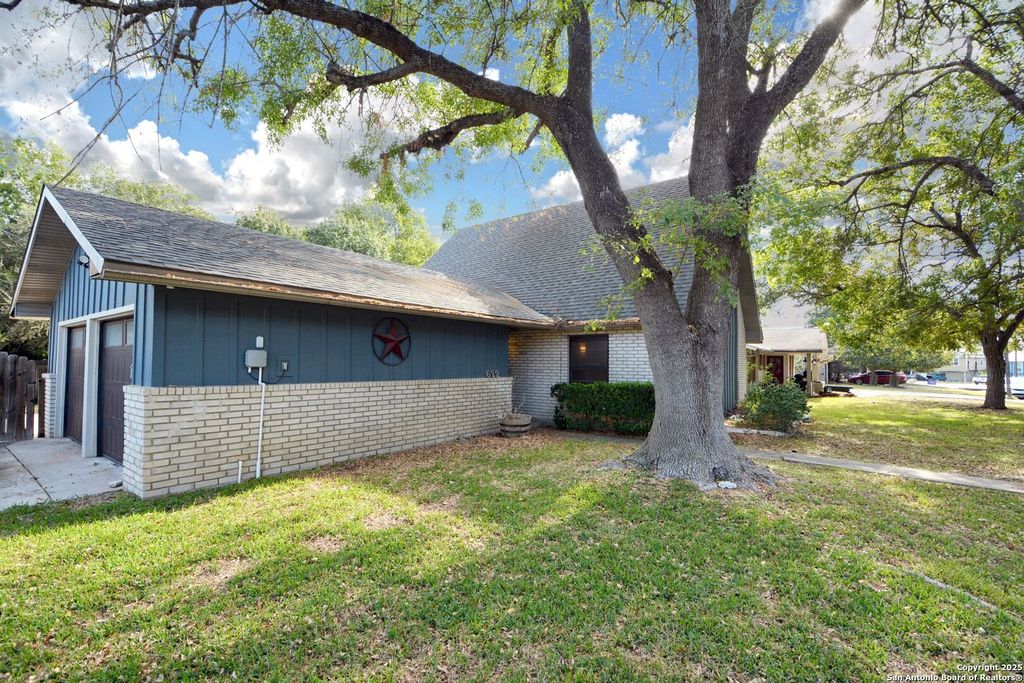 Photo of 622 Creek, New Braunfels, TX 78130 (MLS # 1915815)