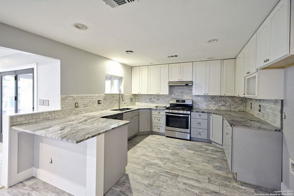 Photo of 622 Creek, New Braunfels, TX 78130 (MLS # 1915815)
