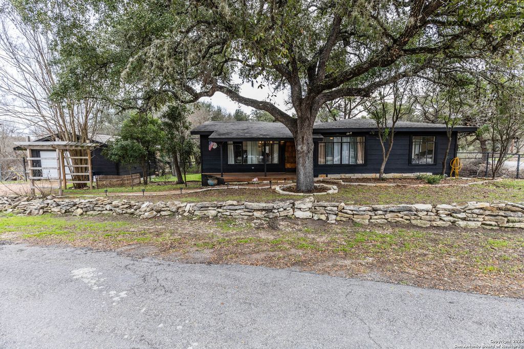 Photo of 507 Twin Elm, Canyon Lake, TX 78133 (MLS # 1868352)
