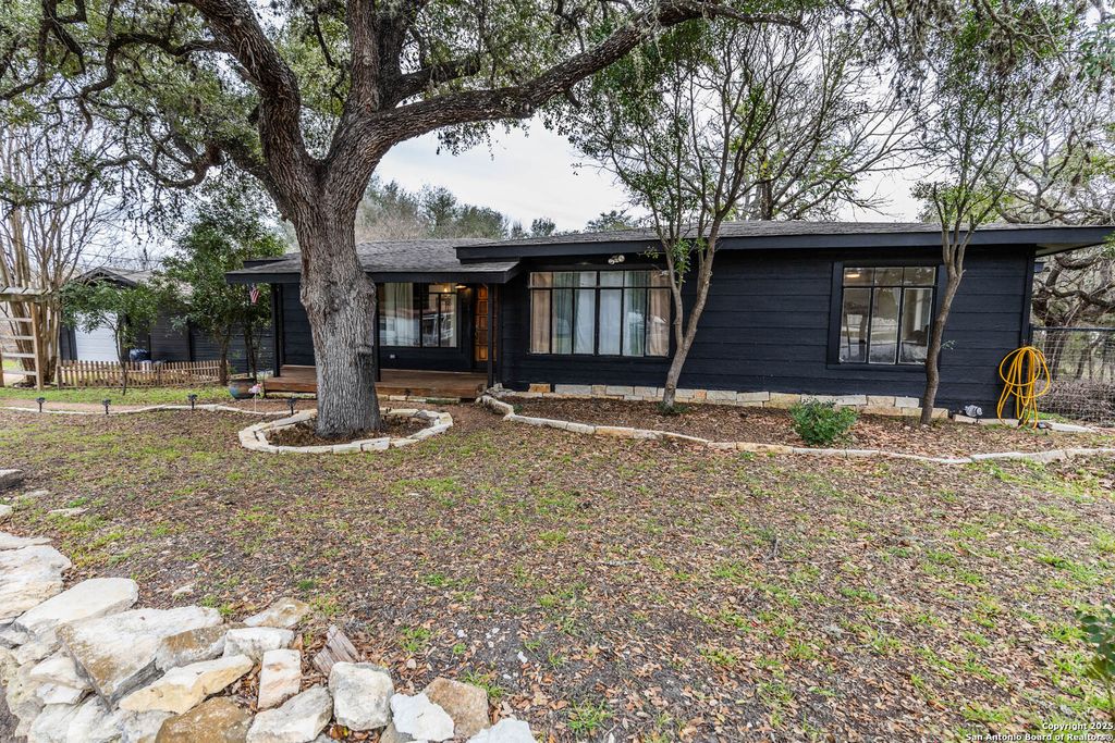 Photo of 507 Twin Elm, Canyon Lake, TX 78133 (MLS # 1868352)