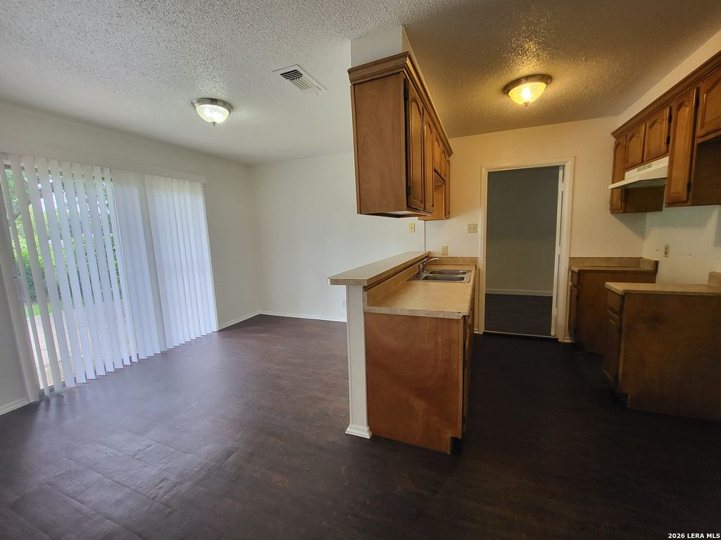 Photo of 506 Barbuda, San Antonio, TX 78227 (MLS # 1942956)