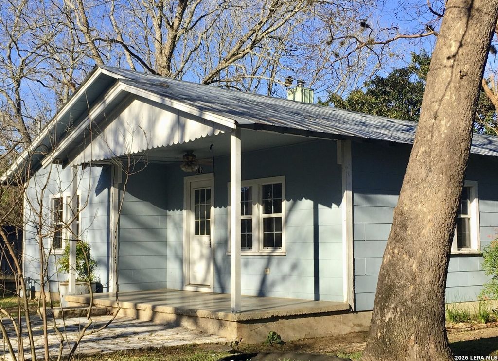 Photo of 402 OGRADY ST, Boerne, TX 78006 (MLS # 1959334)