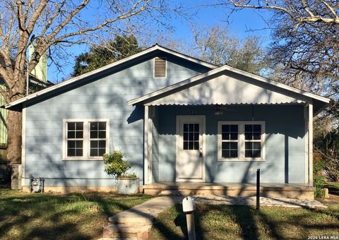 Photo of 402 OGRADY ST, Boerne, TX 78006 (MLS # 1959334)