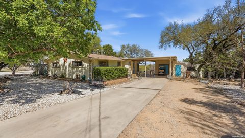 1268 Lakeside Canyon Lake TX 78133