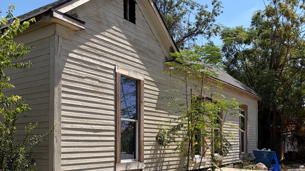 Photo of 1002 NOLAN ST, San Antonio, TX 78202 (MLS # 2013636)