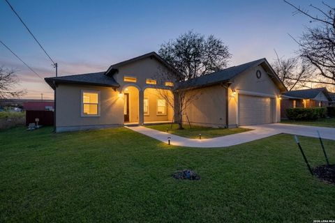 Search 8366 Ventura Blvd Selma TX 78154