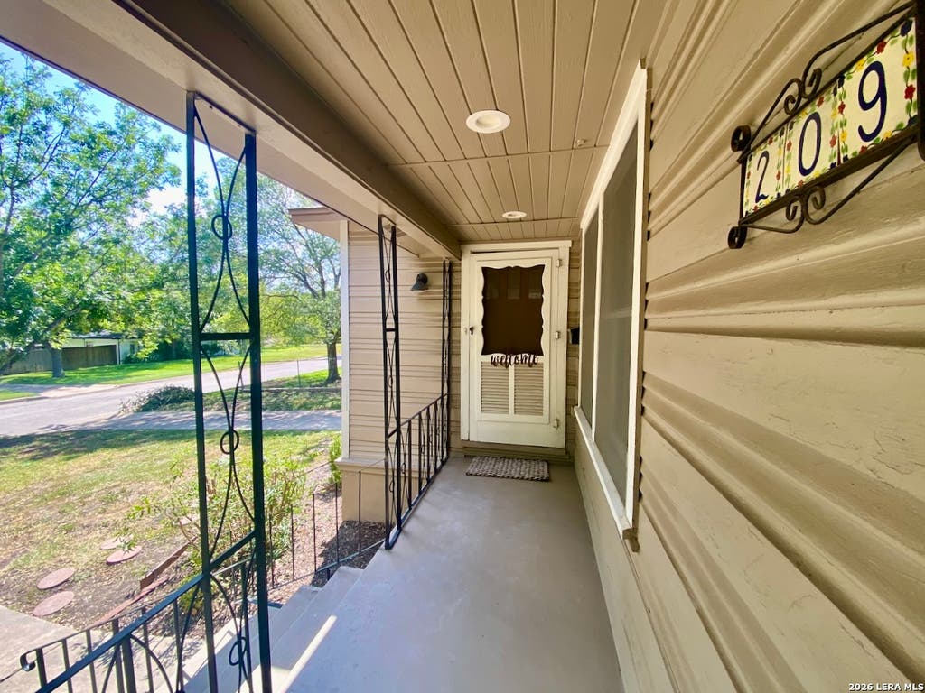Photo of 209 LYMAN DR, Terrell Hills, TX 78209 (MLS # 2005814)
