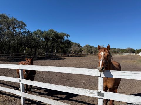 1841 Oak Meadows Canyon Lake TX 78133