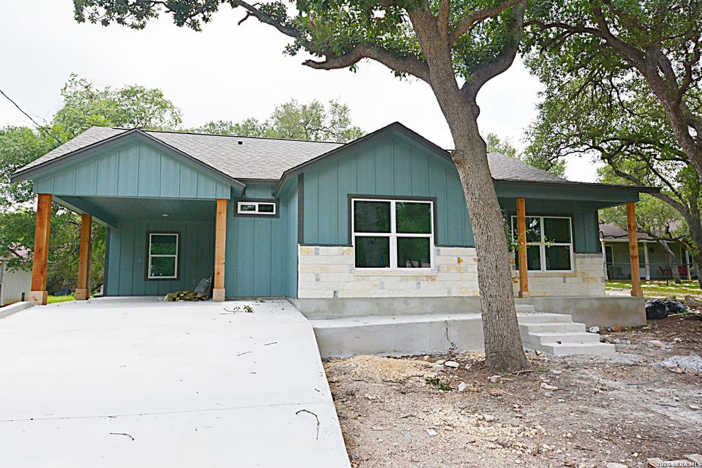Photo of 554 Burr Oak, Canyon Lake, TX 78133 (MLS # 1943683)