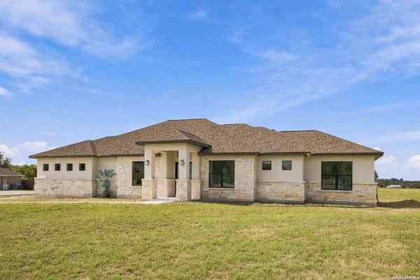 108 ABREGO TRAIL DR, FLORESVILLE, TX 78114 - Image 7fb6359ed152accdf0b643b8b42d00d7/1447314082