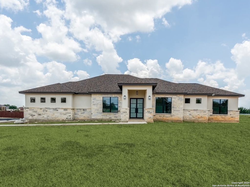 Photo of 108 Abrego Trail, Floresville, TX 78114 (MLS # 1929427)