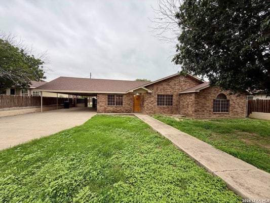 415 CHUCK WAGON RD, EAGLE PASS, TX 78852 - Image 7fc75f99eb7bbfffbdba4ff33f9f1a5b/4182614108
