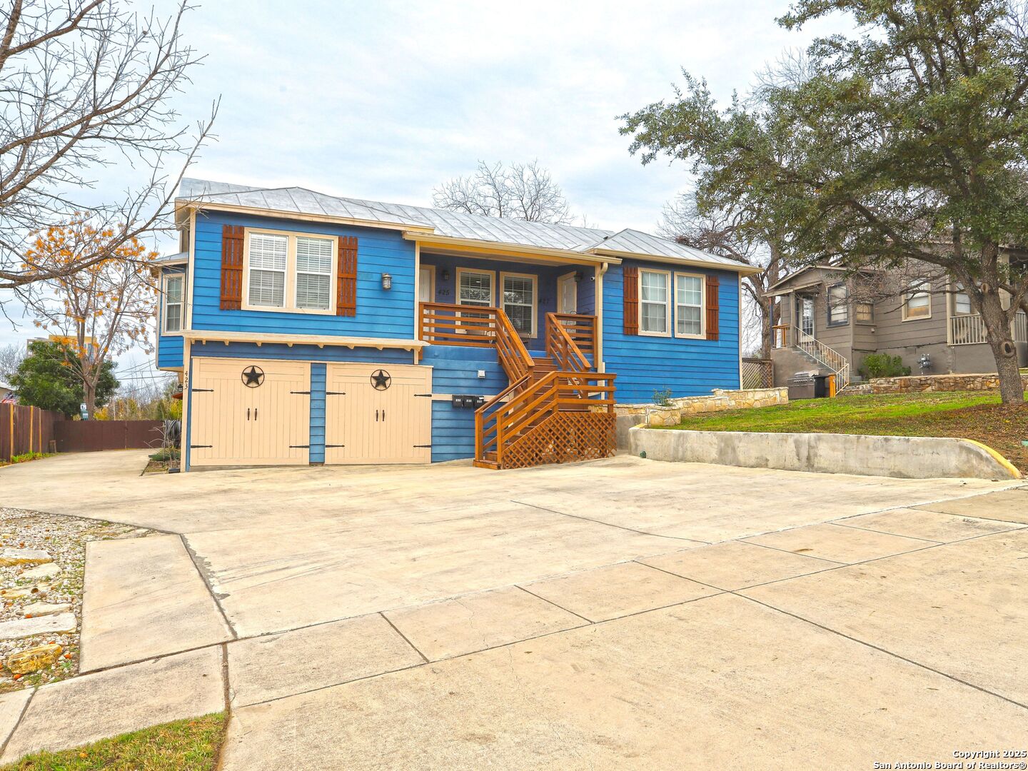 425 PARLAND PL