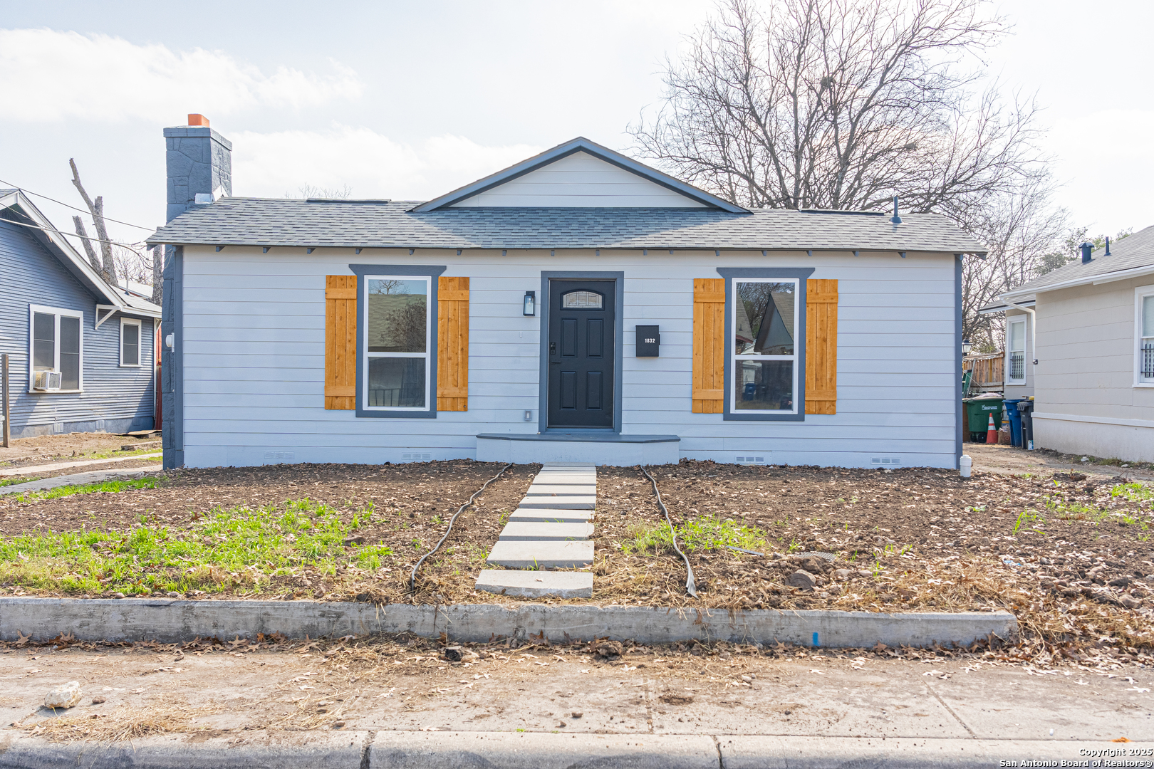 1832 W WOODLAWN AVE