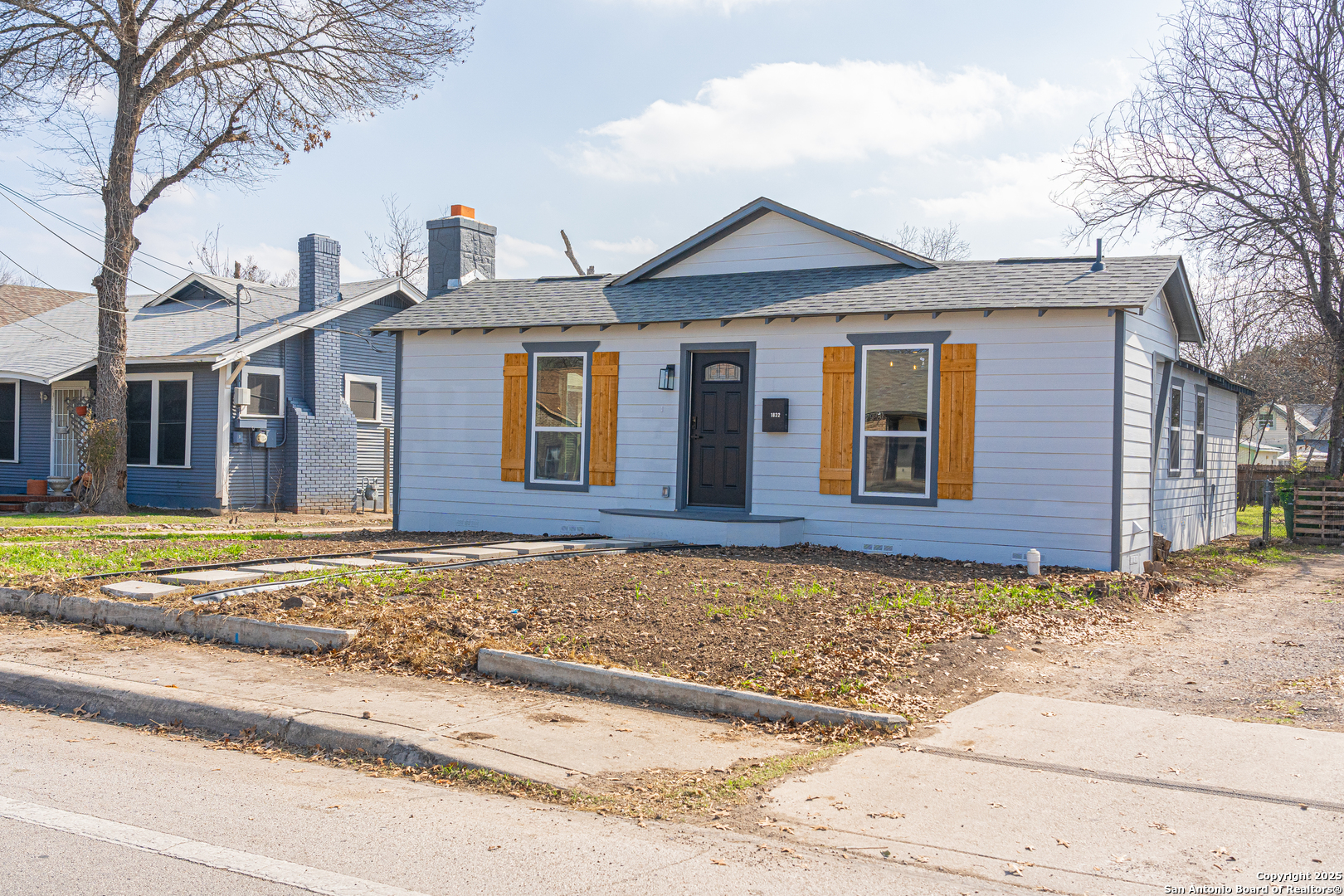 1832 W WOODLAWN AVE