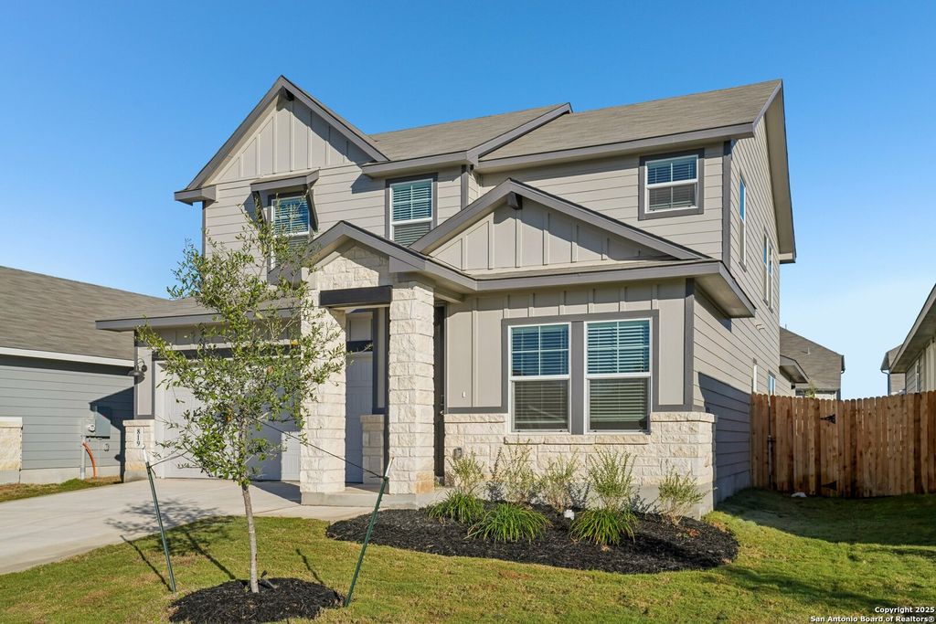 Photo of 819 Shatterhand Blvd, San Antonio, TX 78260 (MLS # 1889888)