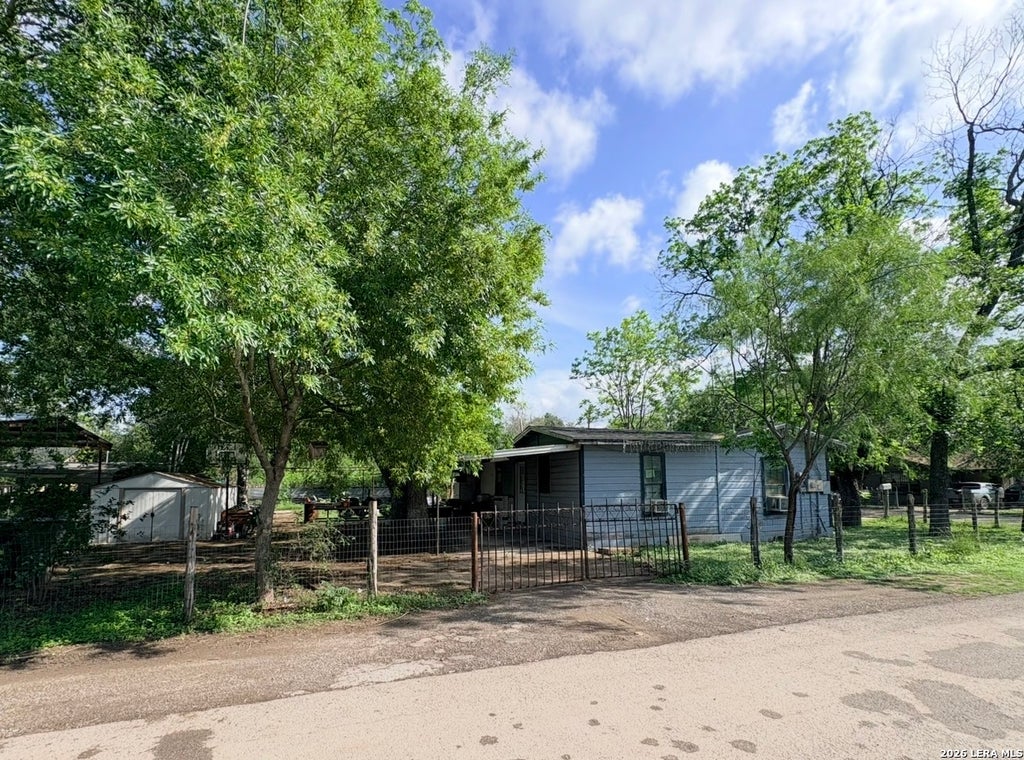 Photo of 500 Margarita St, Uvalde, TX 78801 (MLS # 1961835)