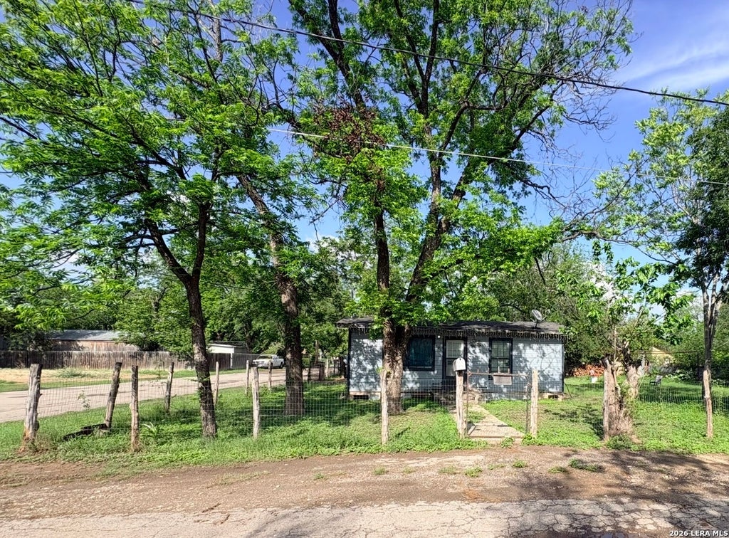 Photo of 500 Margarita St, Uvalde, TX 78801 (MLS # 1961835)