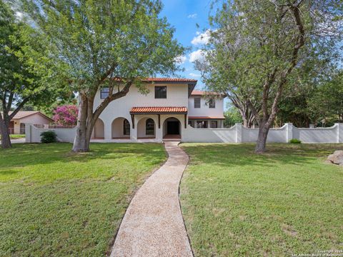 520 Sagecrest Dr. Hollywood Park TX 78232