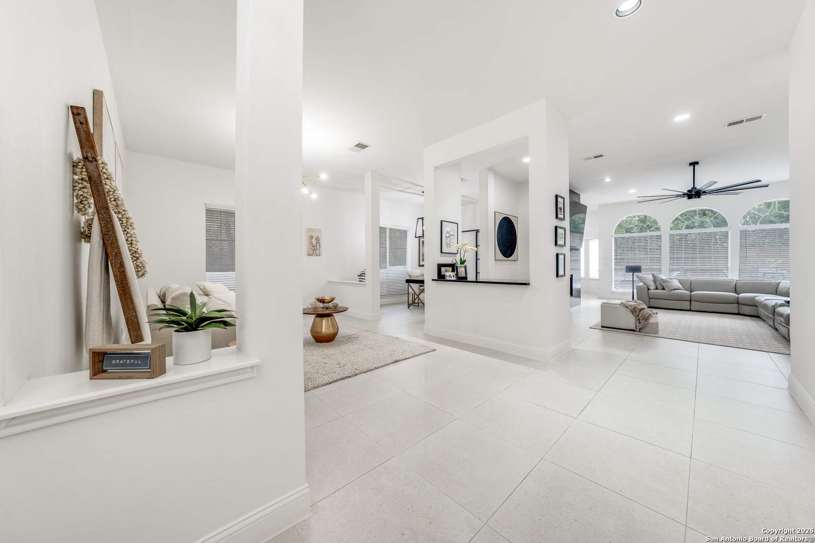2204 Encino Cliff
