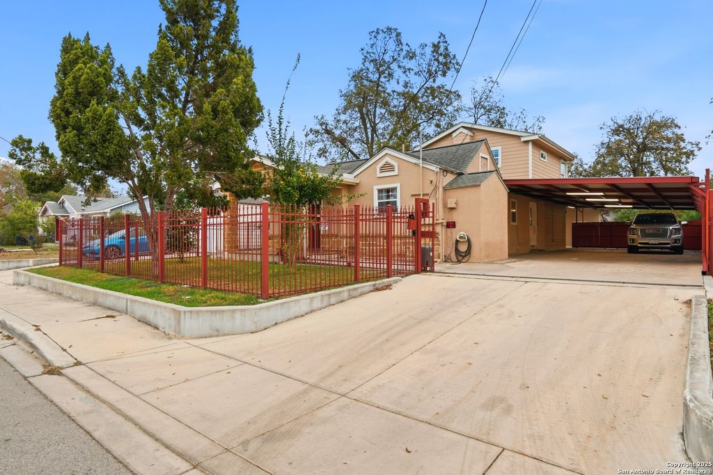 Photo of 1314 W Theo Ave, San Antonio, TX 78225 (MLS # 1927107)