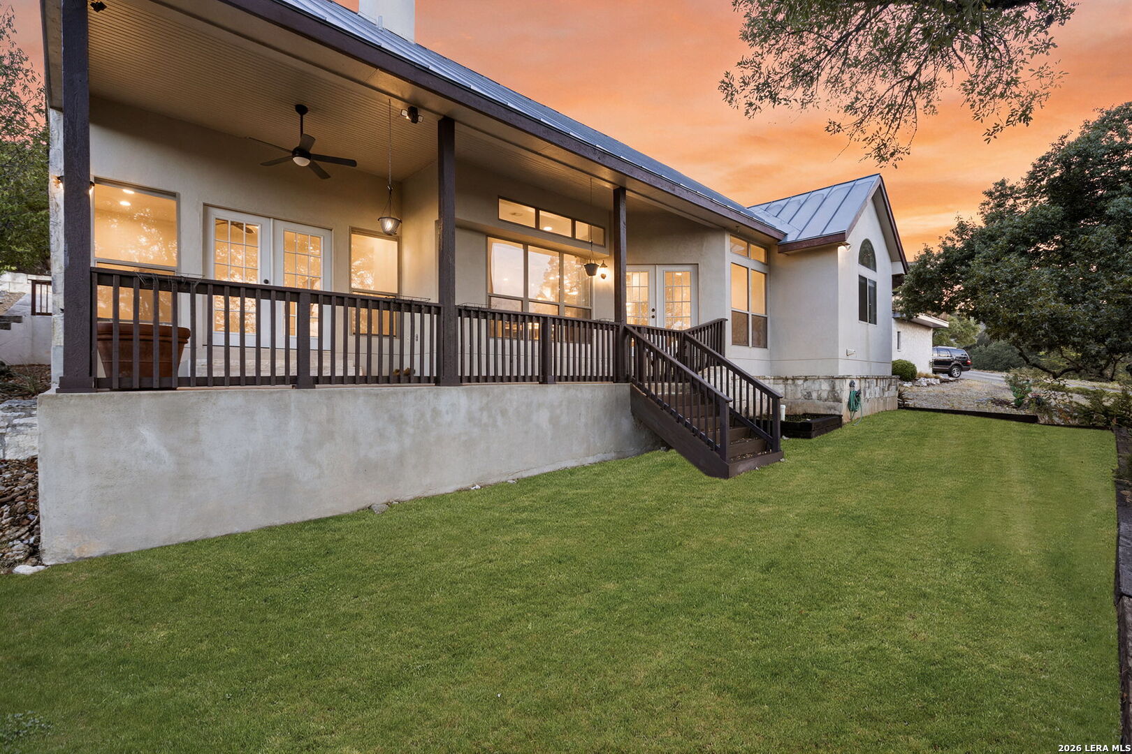 204 TAPATIO DR W