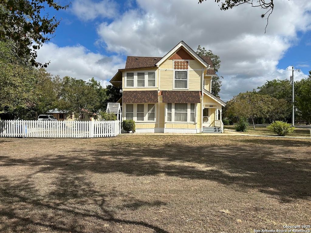 Photo of 304 W Krezdorn, Seguin, TX 78155 (MLS # 1909599)