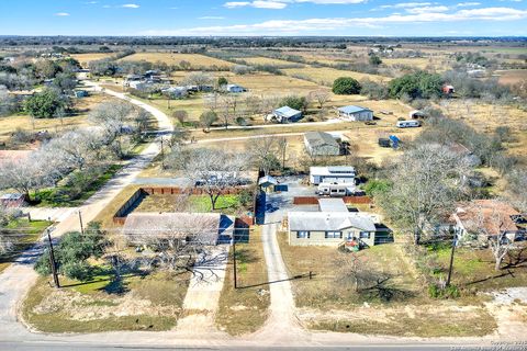 A home in Hondo