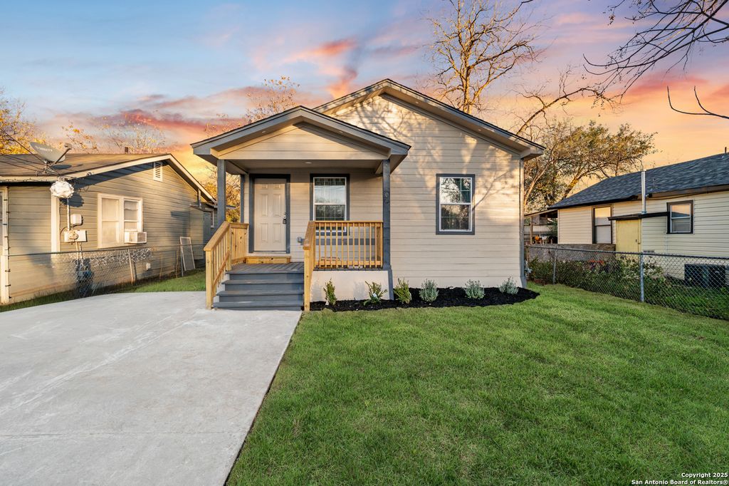 Photo of 406 Weinberg Ave, San Antonio, TX 78214 (MLS # 1930343)