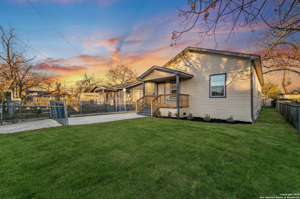 Photo of 406 Weinberg Ave, San Antonio, TX 78214 (MLS # 1930343)