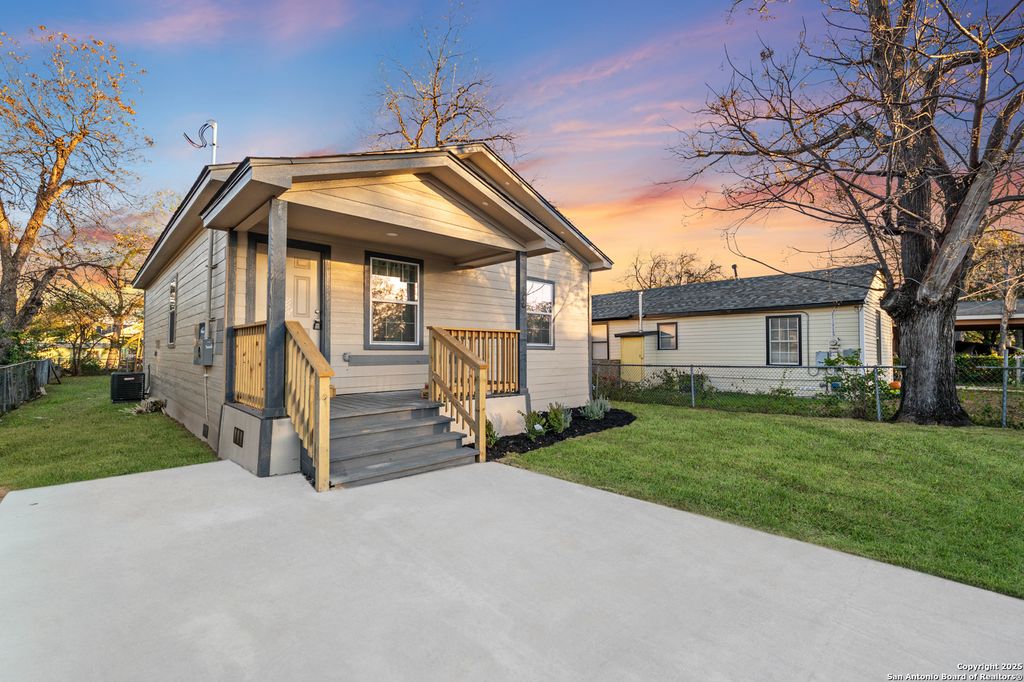 Photo of 406 Weinberg Ave, San Antonio, TX 78214 (MLS # 1930343)