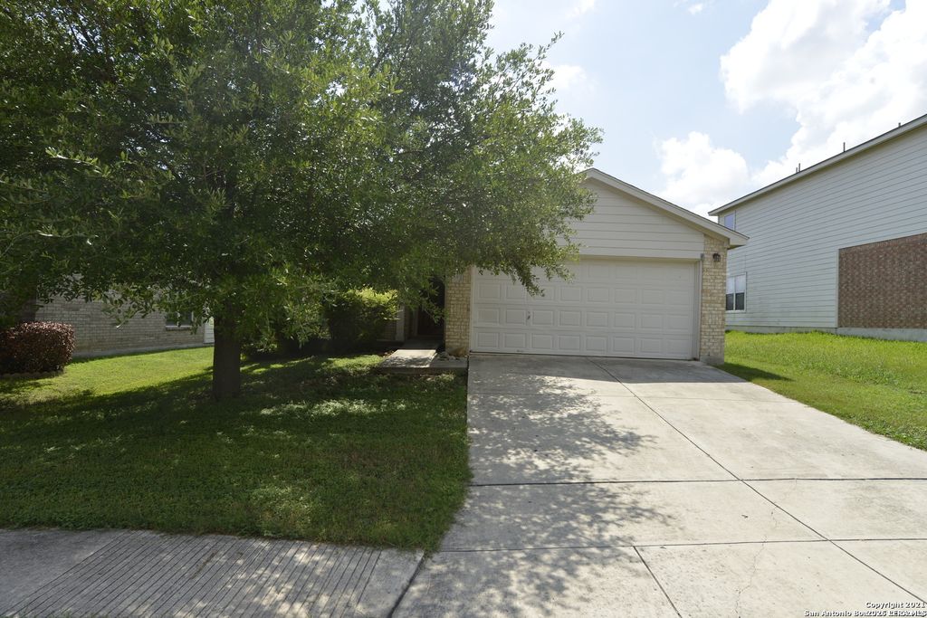 Photo of 914 Rustling, San Antonio, TX 78251 (MLS # 1948187)