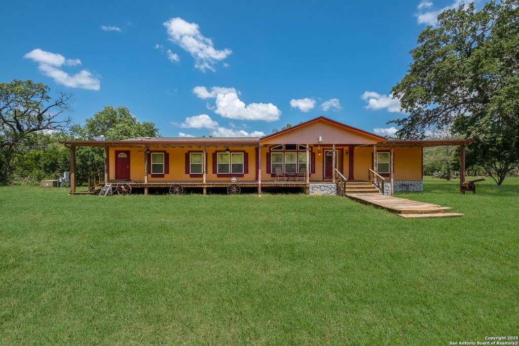 Photo of 1075 Quail Run, Lytle, TX 78052 (MLS # 1930208)