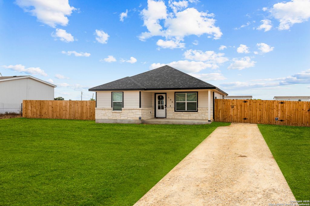 Photo of 146 Granjeno, Pleasanton, TX 78064 (MLS # 1913286)