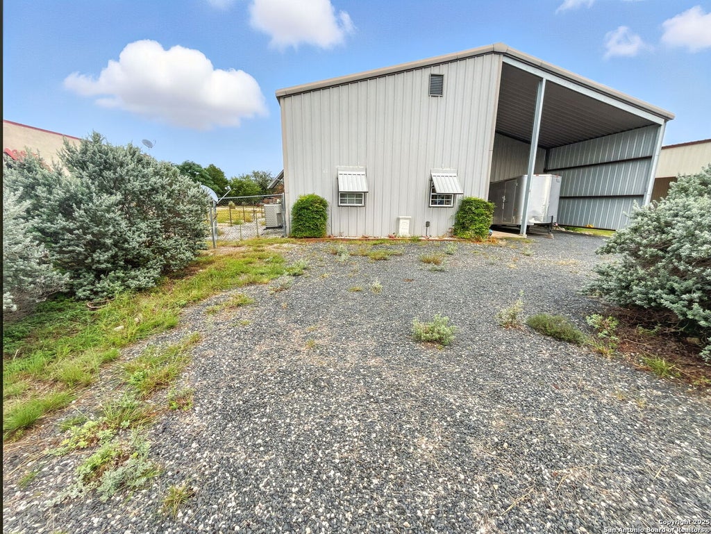 Photo of 214 Star Ln, Pipe Creek, TX 78063 (MLS # 2023677)