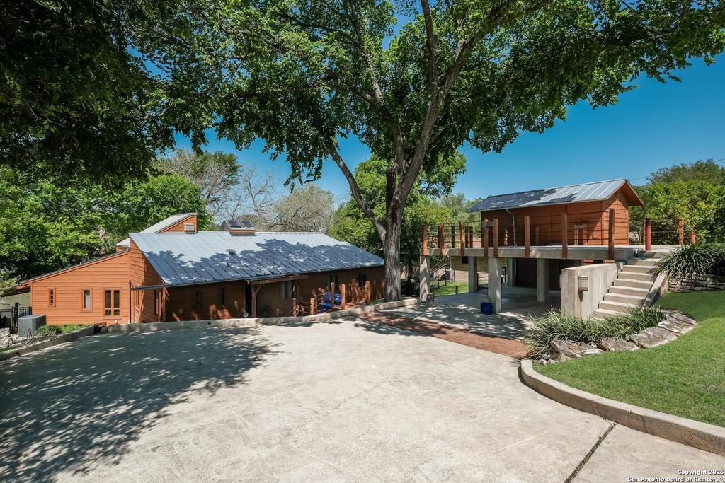 Photo of 200 turtle, Seguin, TX 78155 (MLS # 1943050)