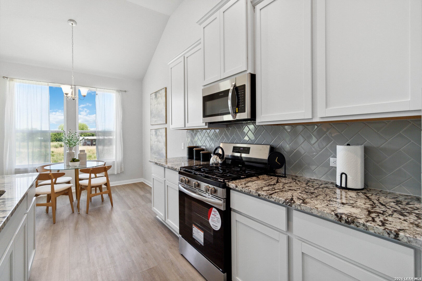 525 ALTA VISTA DR