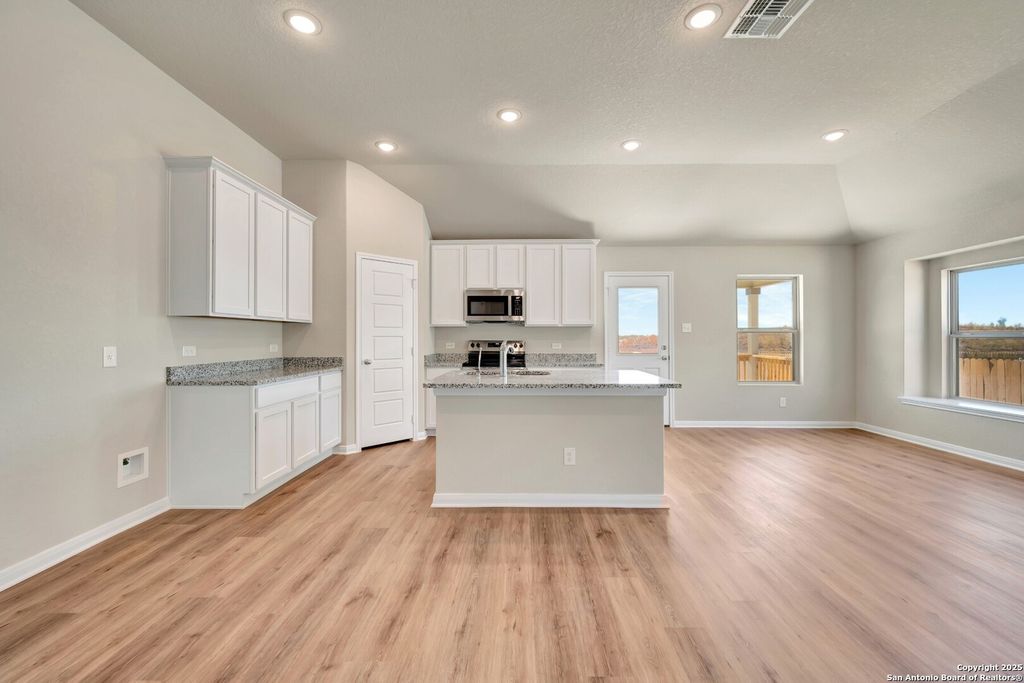 Photo of 1137 Limestone Ridge, Seguin, TX 78155 (MLS # 1881934)