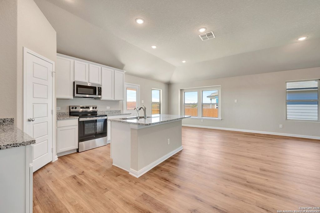 Photo of 1137 Limestone Ridge, Seguin, TX 78155 (MLS # 1881934)