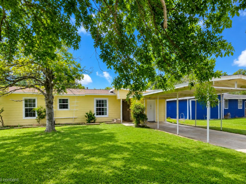 Photo of 338 Charcliff Dr, San Antonio, TX 78220 (MLS # 1973587)