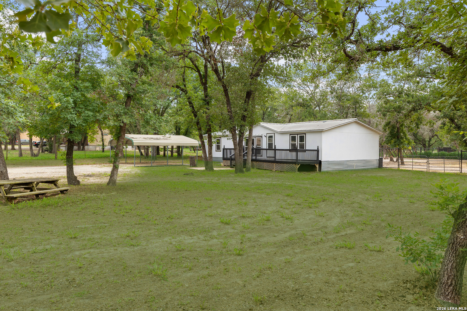 929 Hickory Grv