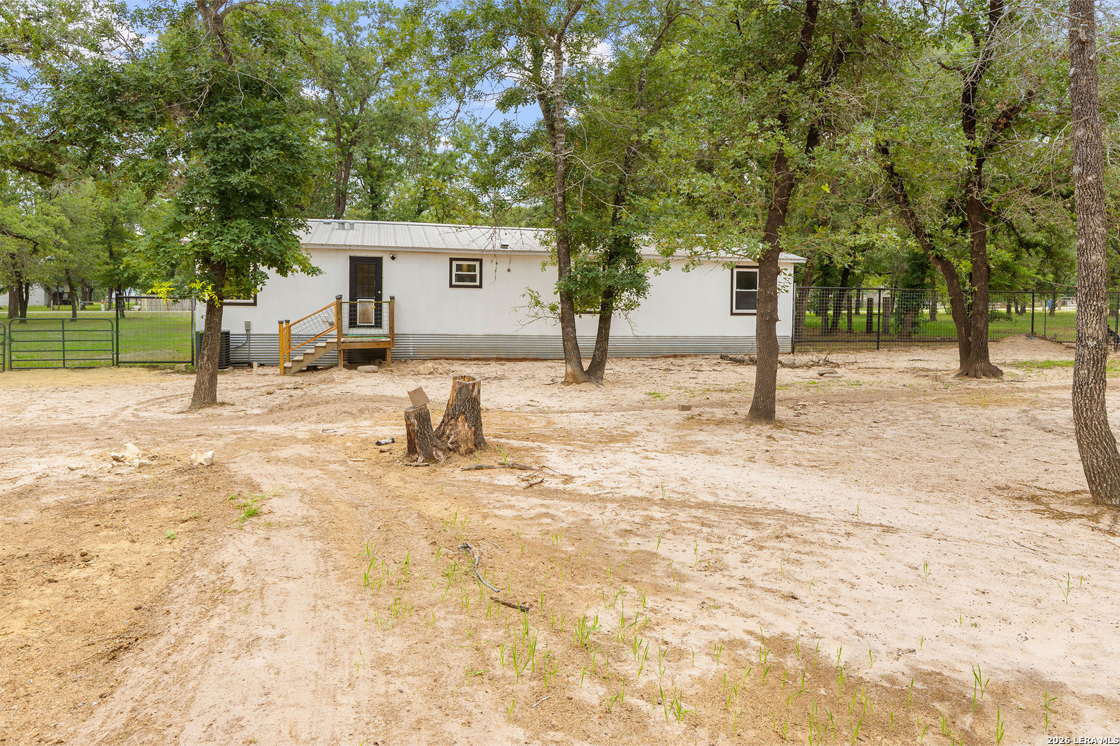 929 Hickory Grv