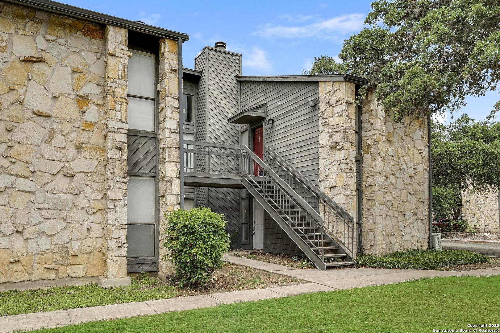 3843 BARRINGTON 120E