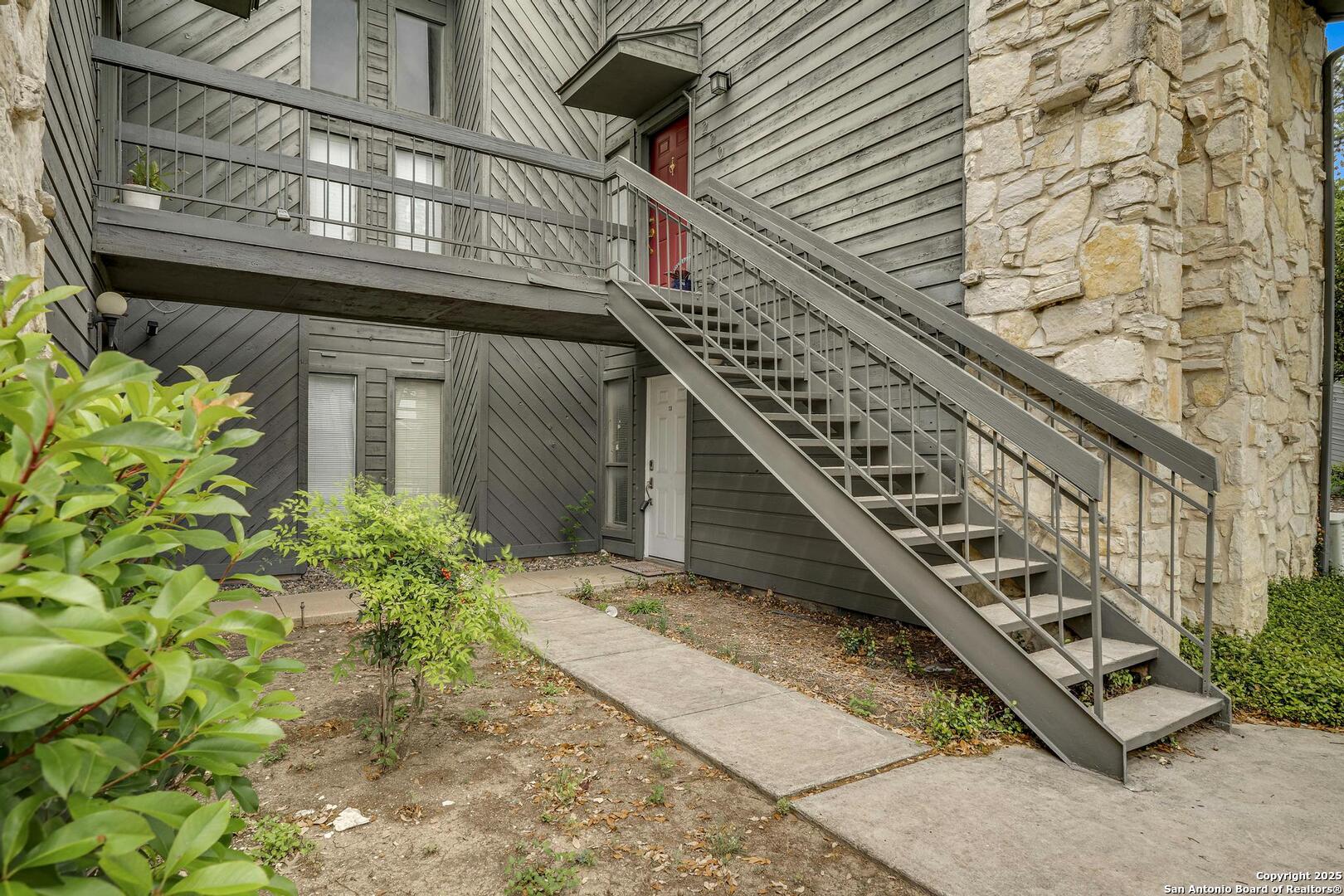 3843 BARRINGTON 120E