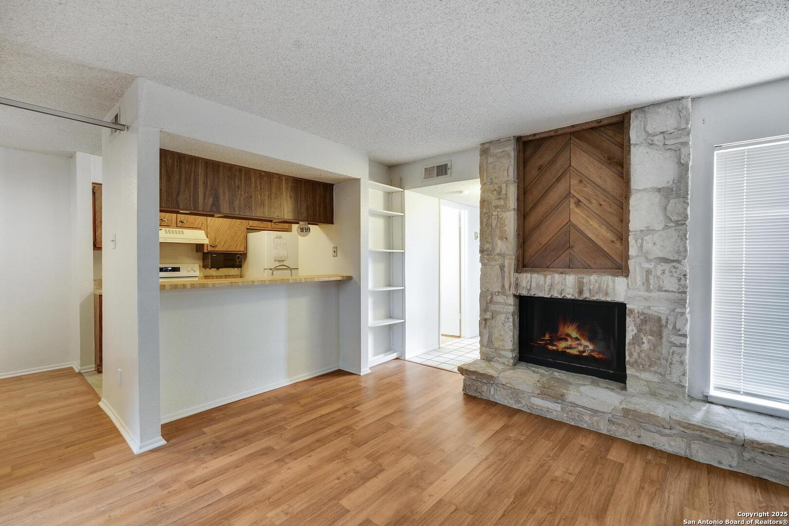 3843 BARRINGTON 120E