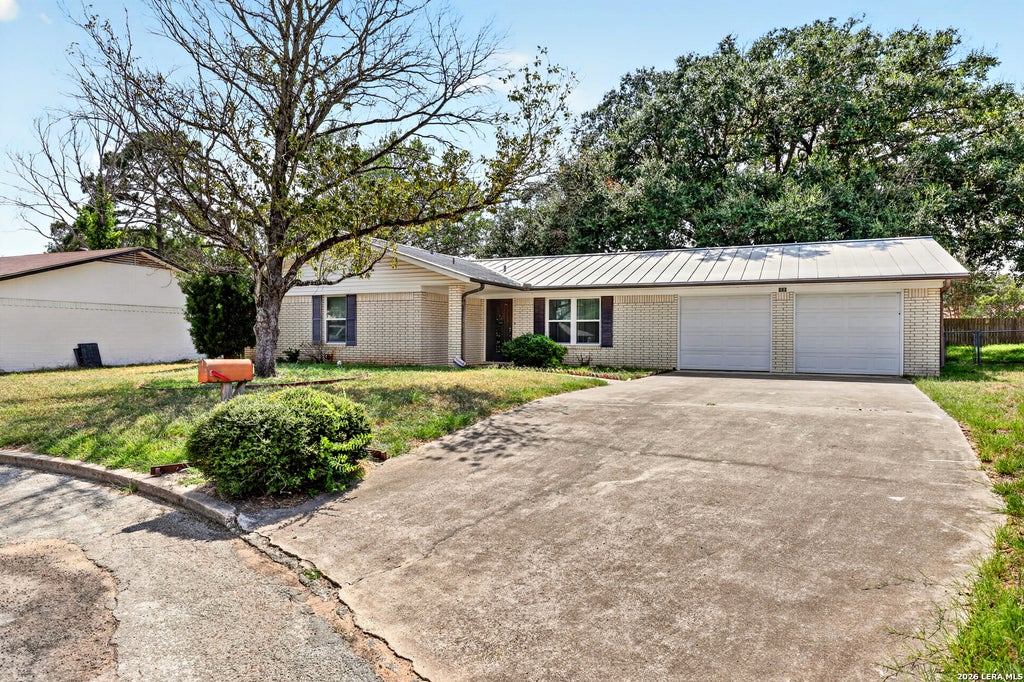 Photo of 515 GEORGIA ANN DR, Pleasanton, TX 78064 (MLS # 2005810)