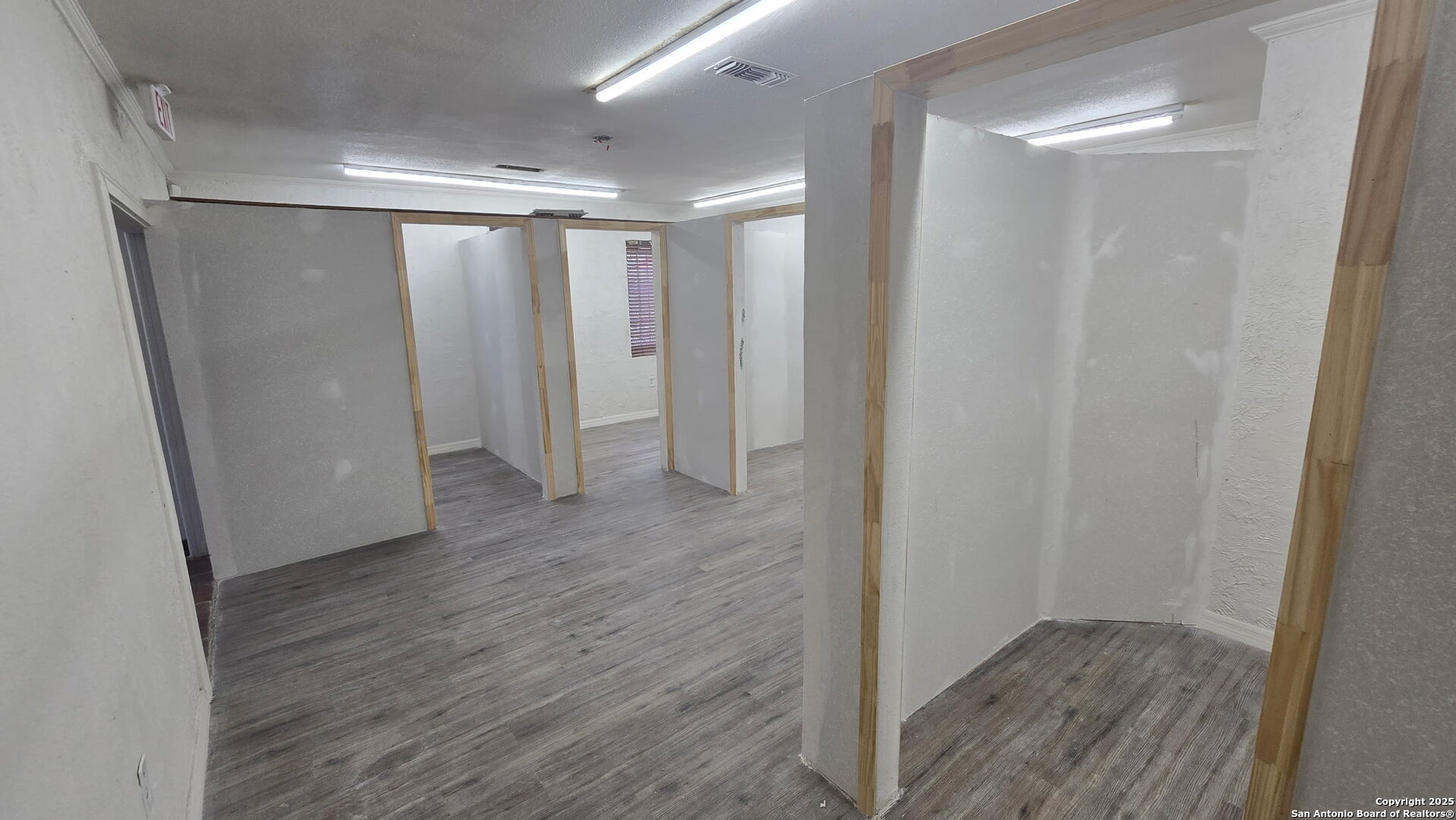 2903 E Houston