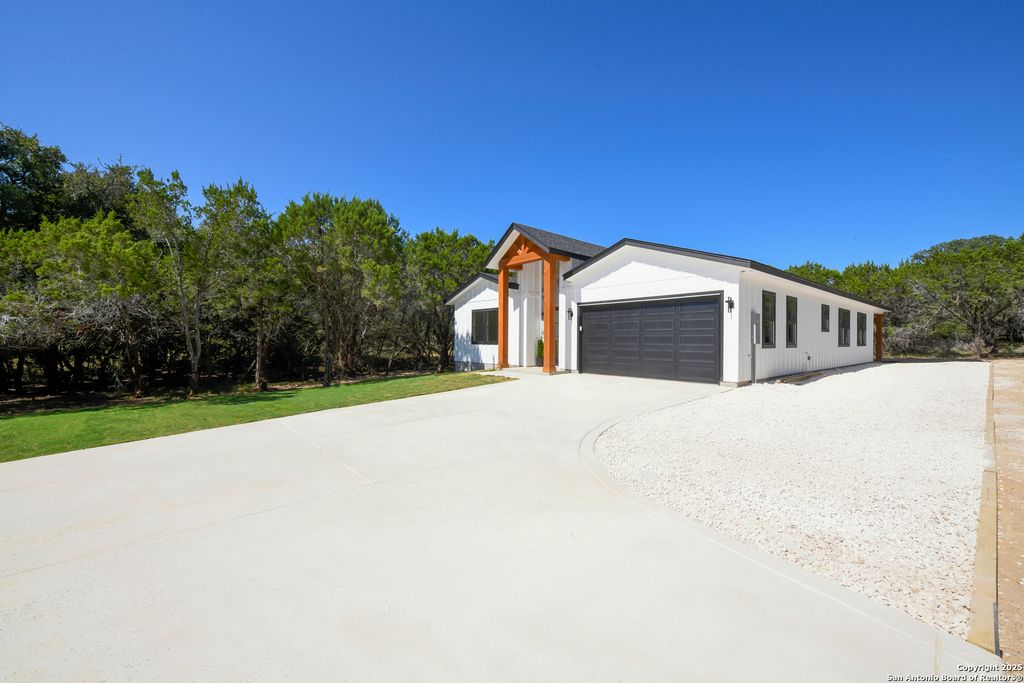 Photo of 246 Mountain Creek, Boerne, TX 78006 (MLS # 1934048)