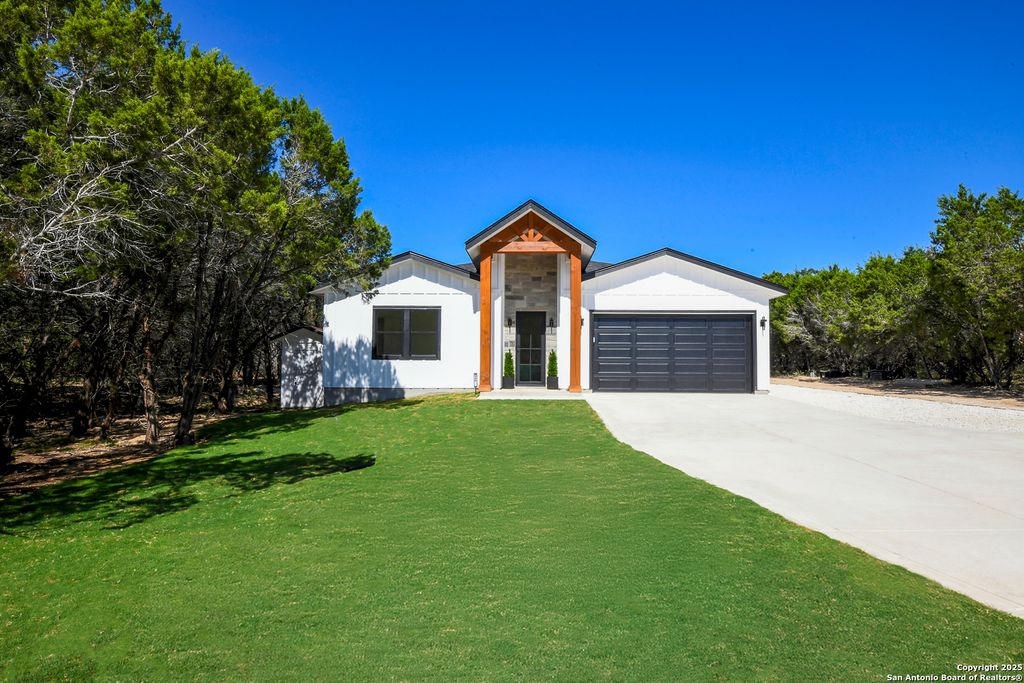 Photo of 246 Mountain Creek, Boerne, TX 78006 (MLS # 1934048)